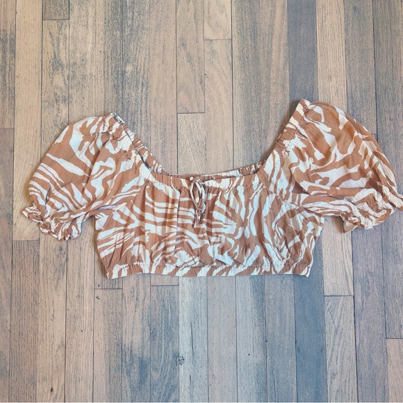 H&M Animal Print Cropped Peasant Top L - Picture 3 of 7